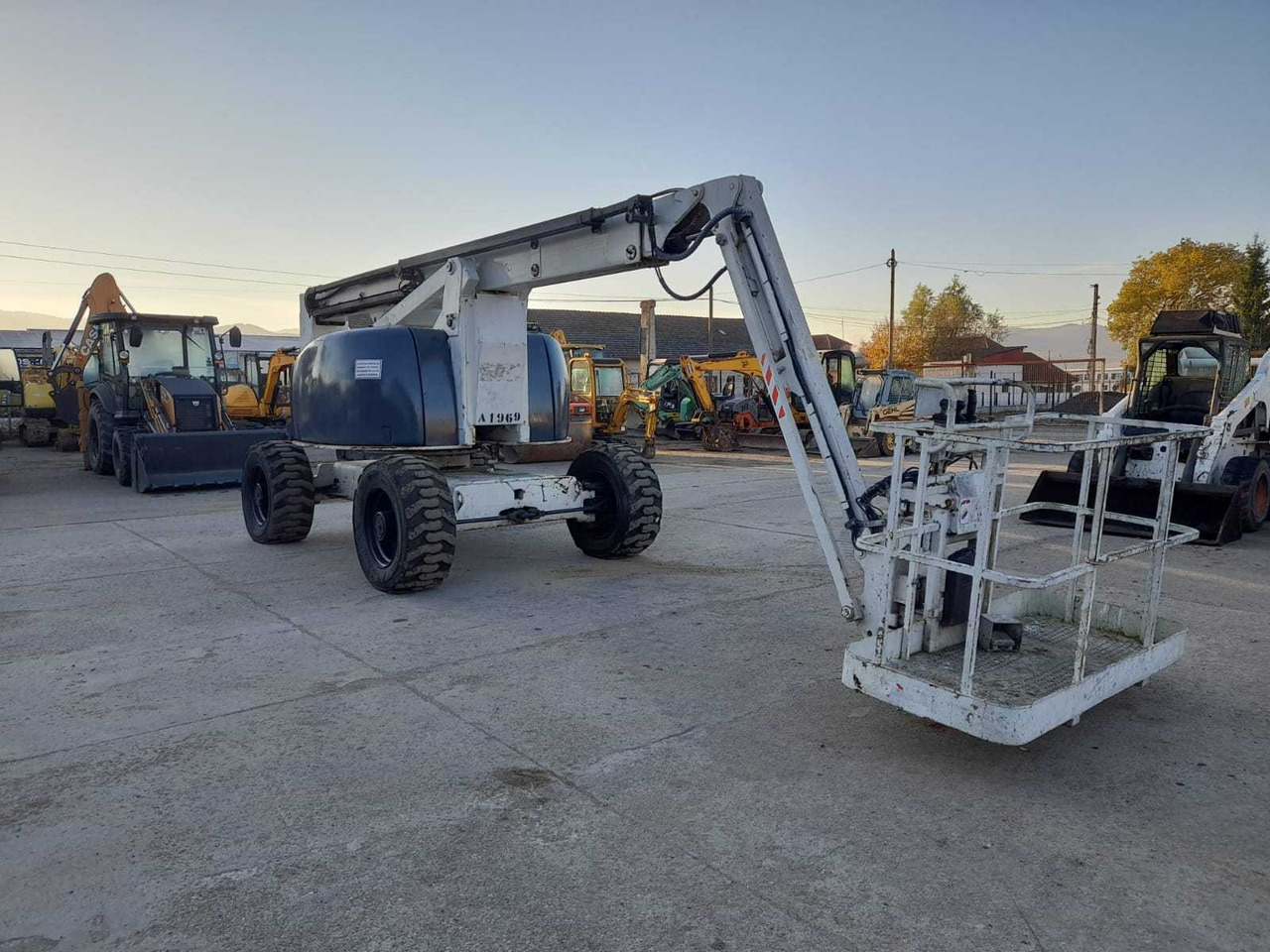 PINGUELY- HAULOTTE - HA20PX - AERIAL WORK PLATFORMS - 2004 - Emelő: 1 kép. PINGUELY- HAULOTTE - HA20PX - AERIAL WORK PLATFORMS - 2004 - Emelő: 1 kép.