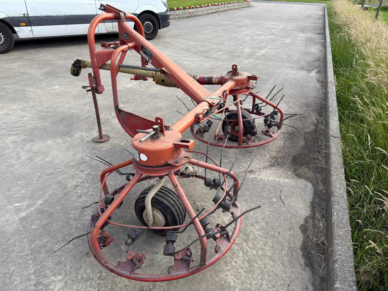 PZ Zweegers Haybob 300 - Borona: 1 kép. PZ Zweegers Haybob 300 - Borona: 1 kép.