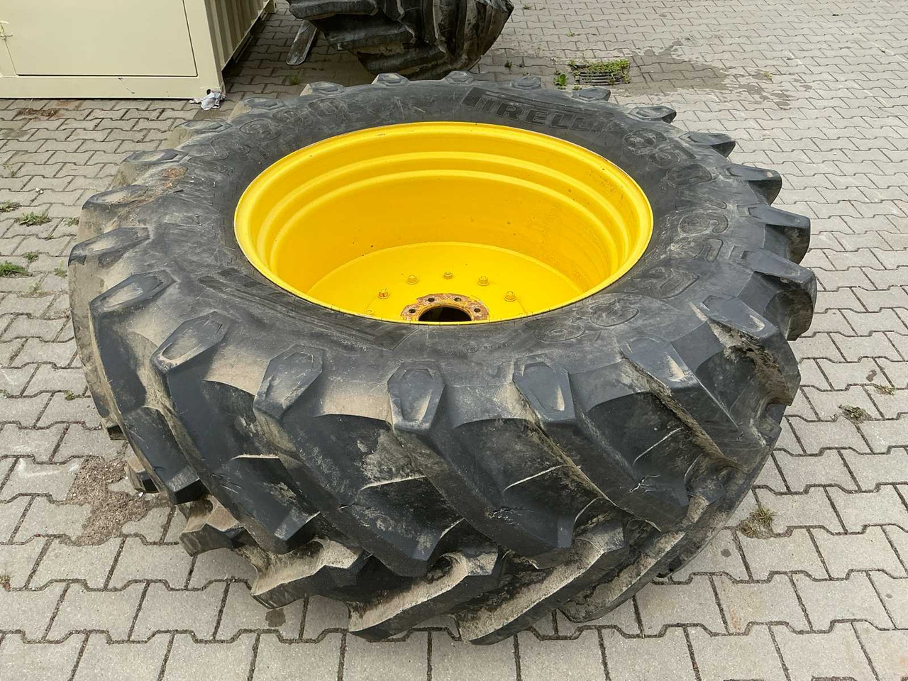 Pirelli TM800 - Gumiabroncsok és felnik - Traktor: 3 kép. Pirelli TM800 - Gumiabroncsok és felnik - Traktor: 3 kép.