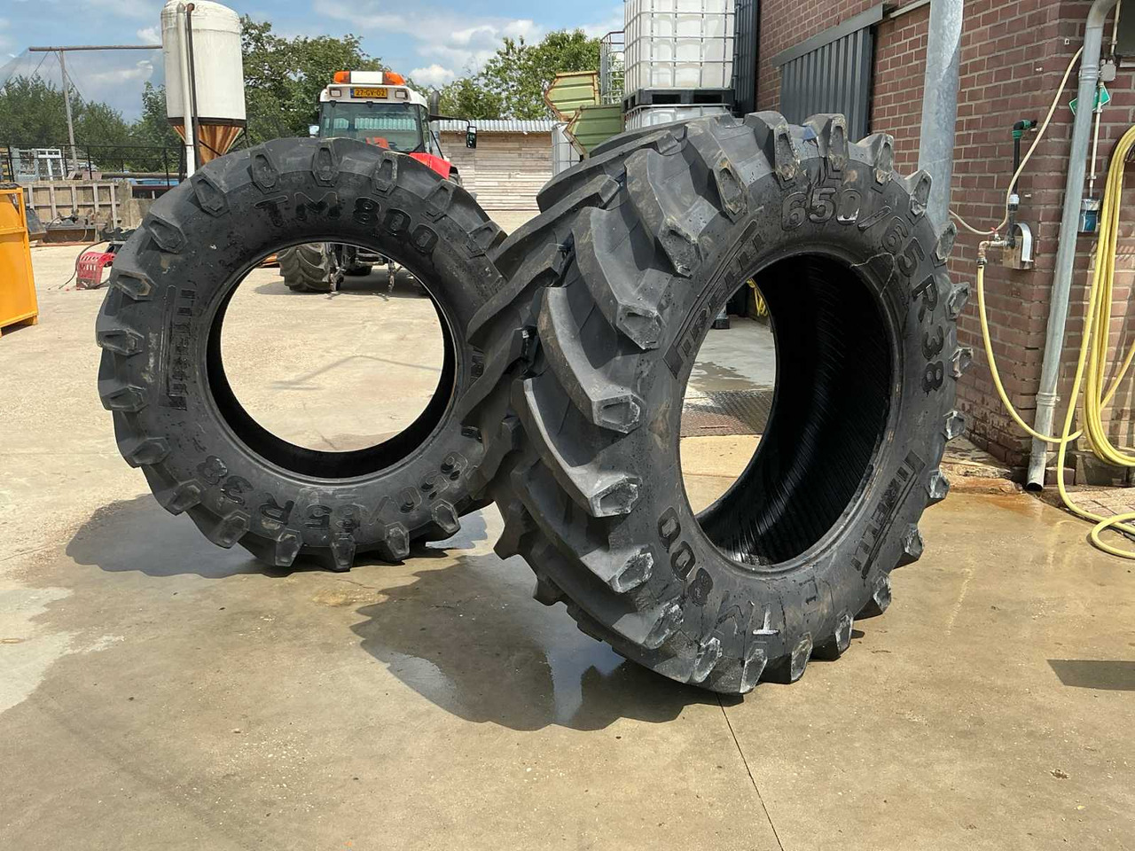 Pirelli TM800 - Gumiabroncsok és felnik - Traktor: 1 kép. Pirelli TM800 - Gumiabroncsok és felnik - Traktor: 1 kép.