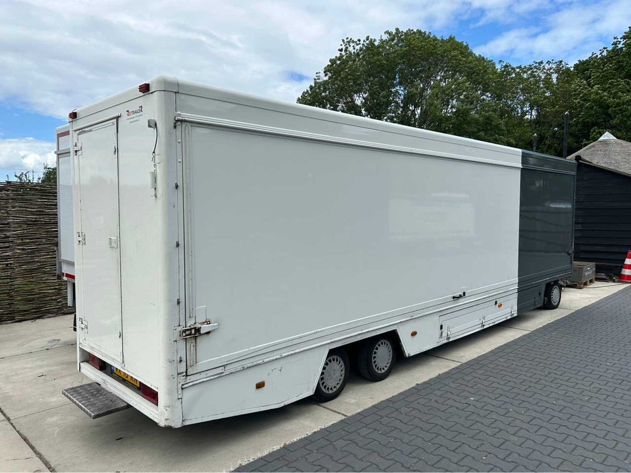 2003 HAPERT V3500 SALES TRAILER - Pótkocsi: 2 kép. 2003 HAPERT V3500 SALES TRAILER - Pótkocsi: 2 kép.