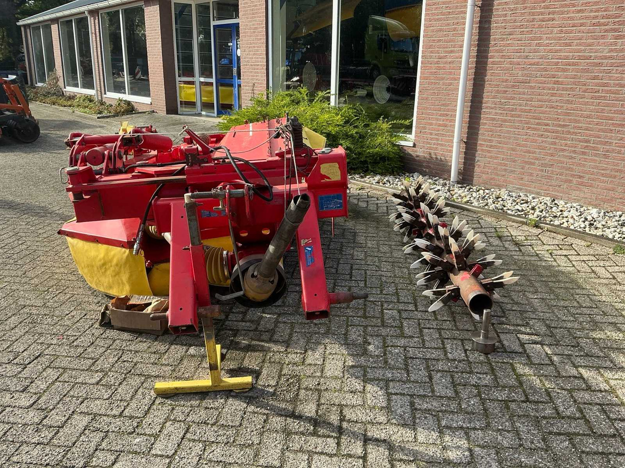 Pottinger Novacat305H - Szárzúzó/ Mulcsozó: 2 kép. Pottinger Novacat305H - Szárzúzó/ Mulcsozó: 2 kép.