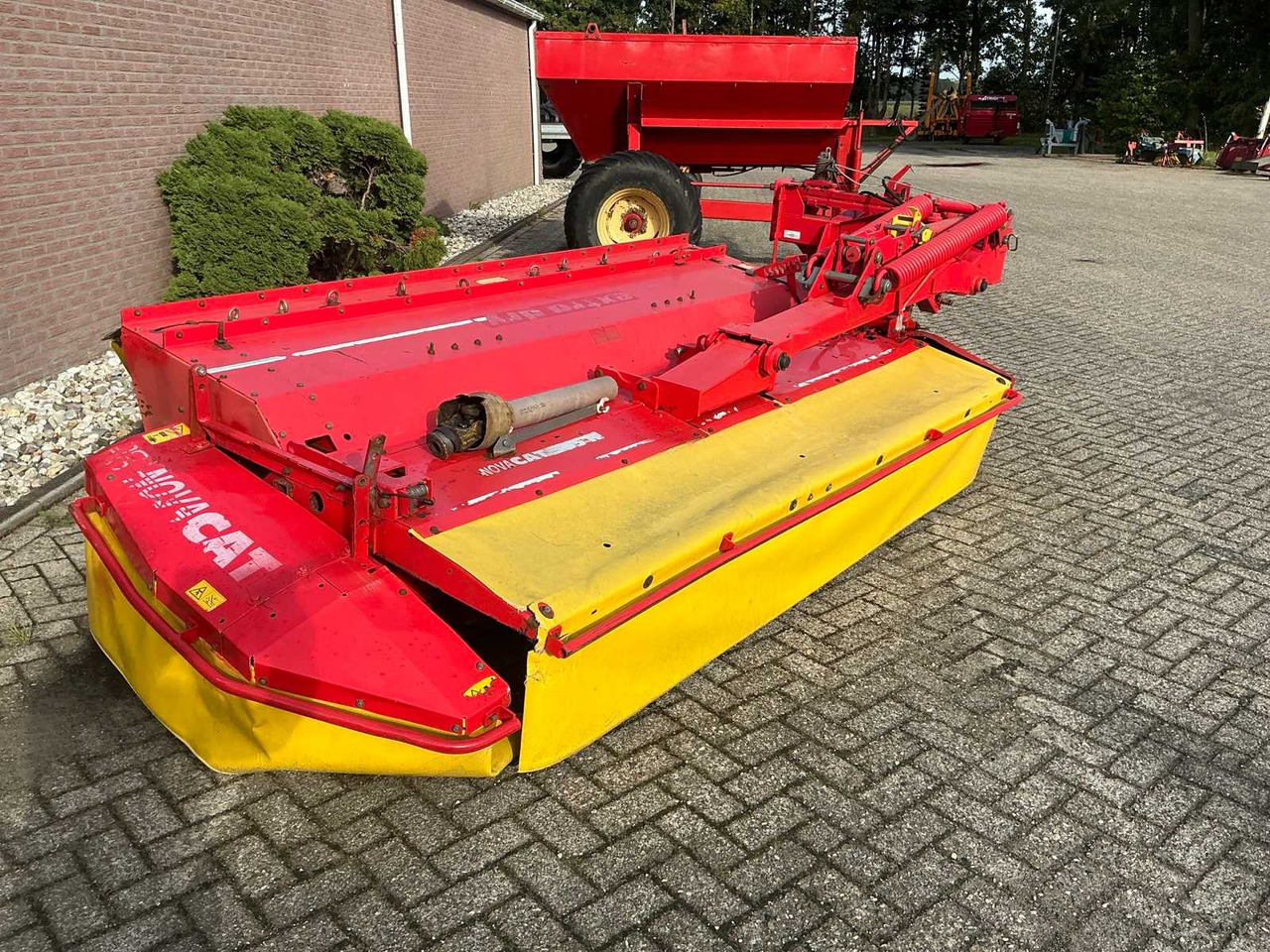Pottinger Novacat305H - Szárzúzó/ Mulcsozó: 4 kép. Pottinger Novacat305H - Szárzúzó/ Mulcsozó: 4 kép.