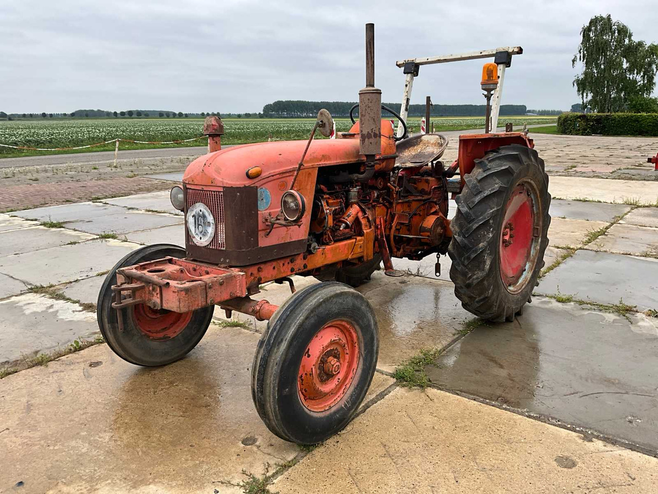 Renault n71 - Traktor: 1 kép. Renault n71 - Traktor: 1 kép.