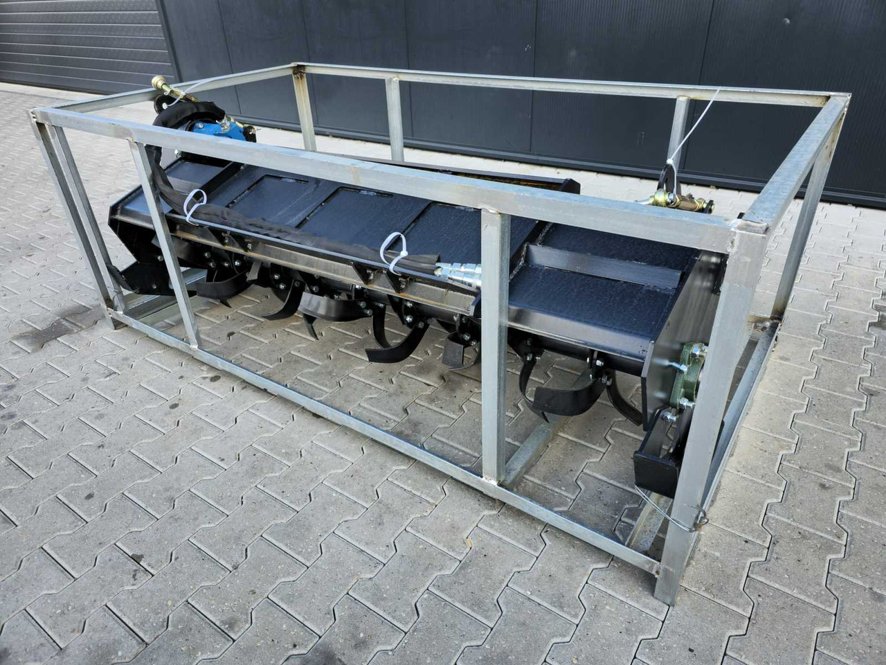 Rhino-Cross 1110x2160x800 - Kultivátor: 1 kép. Rhino-Cross 1110x2160x800 - Kultivátor: 1 kép.