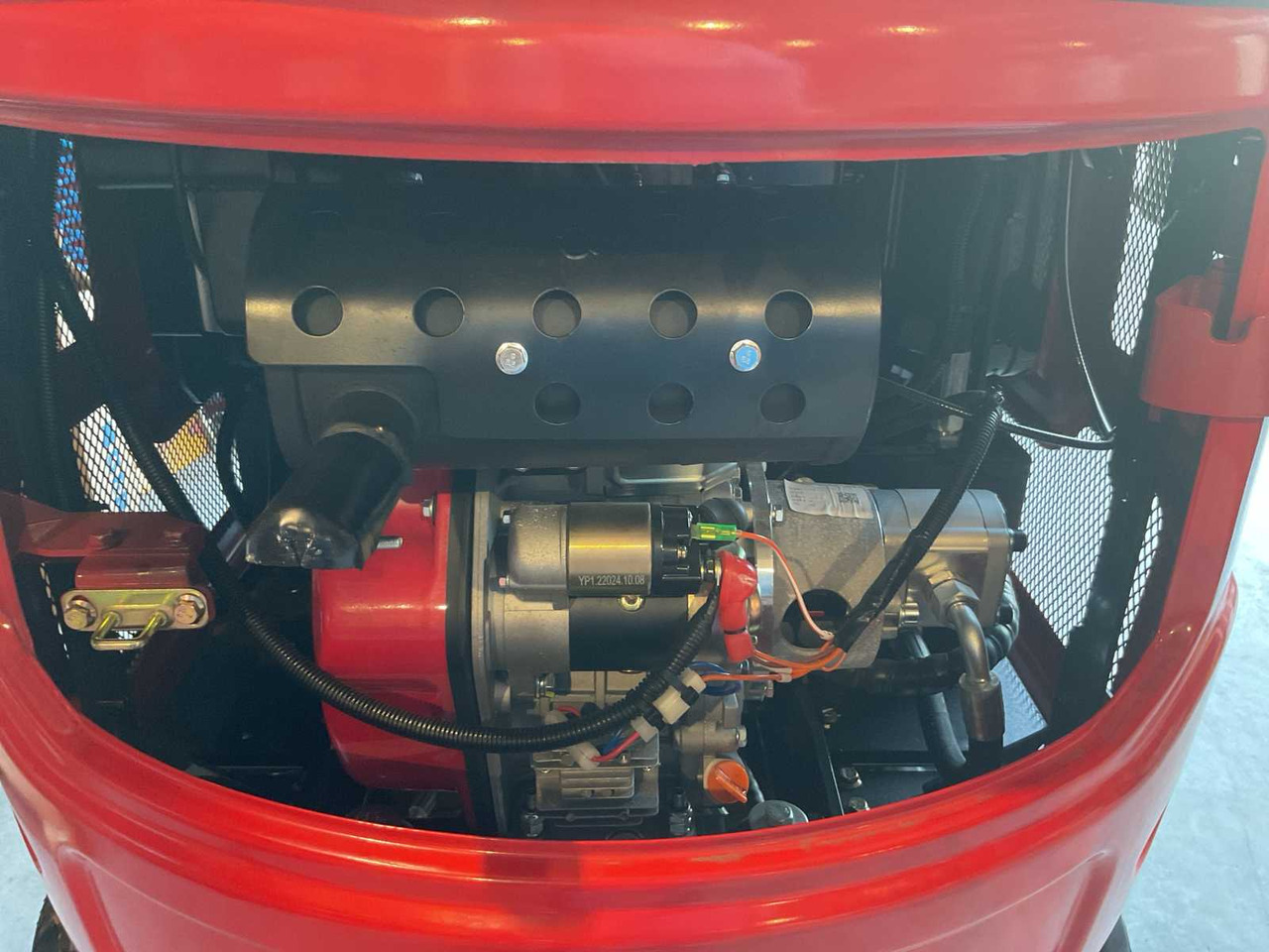 Minikotró Rhino-Cross R319: 33 kép.