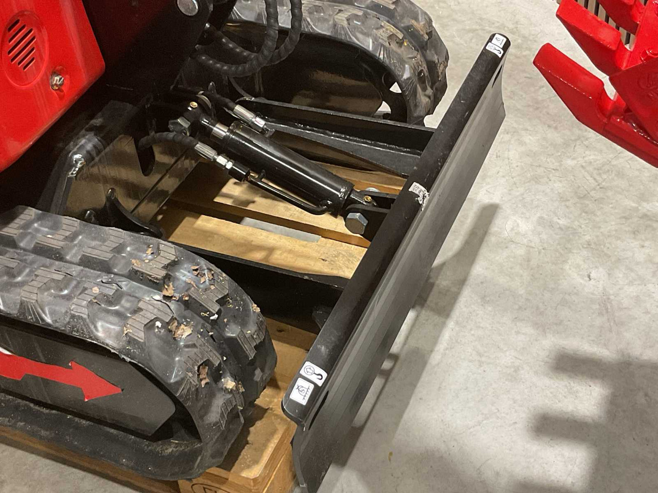 Minikotró Rhino-Cross R319: 26 kép.