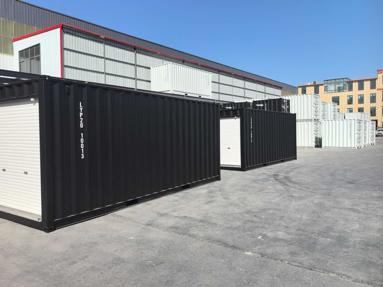 Rhino-cross-containers 20ft met roldeur - Tengeri konténer: 3 kép. Rhino-cross-containers 20ft met roldeur - Tengeri konténer: 3 kép.