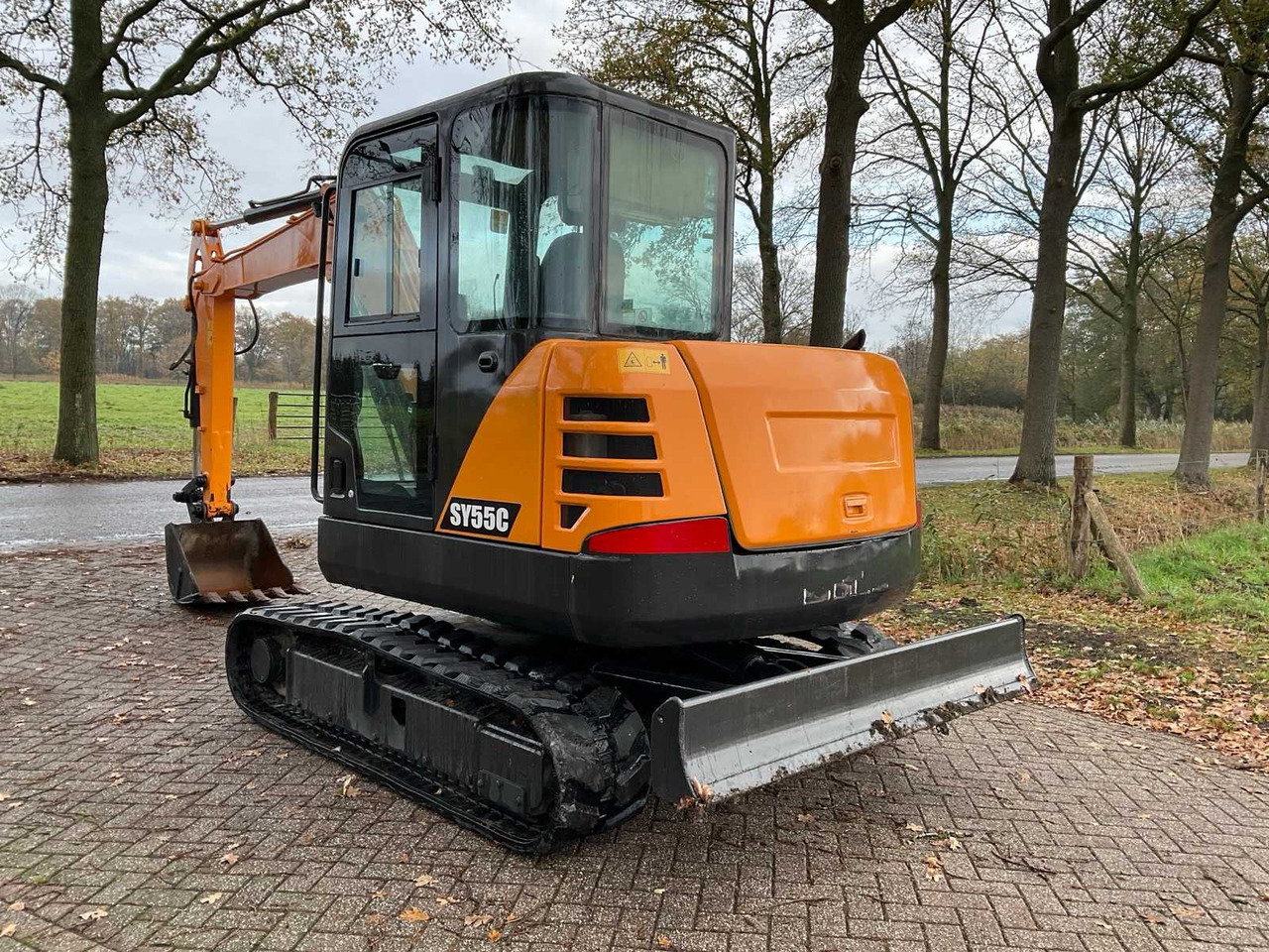 SANY SY55C MIDI EXCAVATOR - Kotrógép: 3 kép. SANY SY55C MIDI EXCAVATOR - Kotrógép: 3 kép.