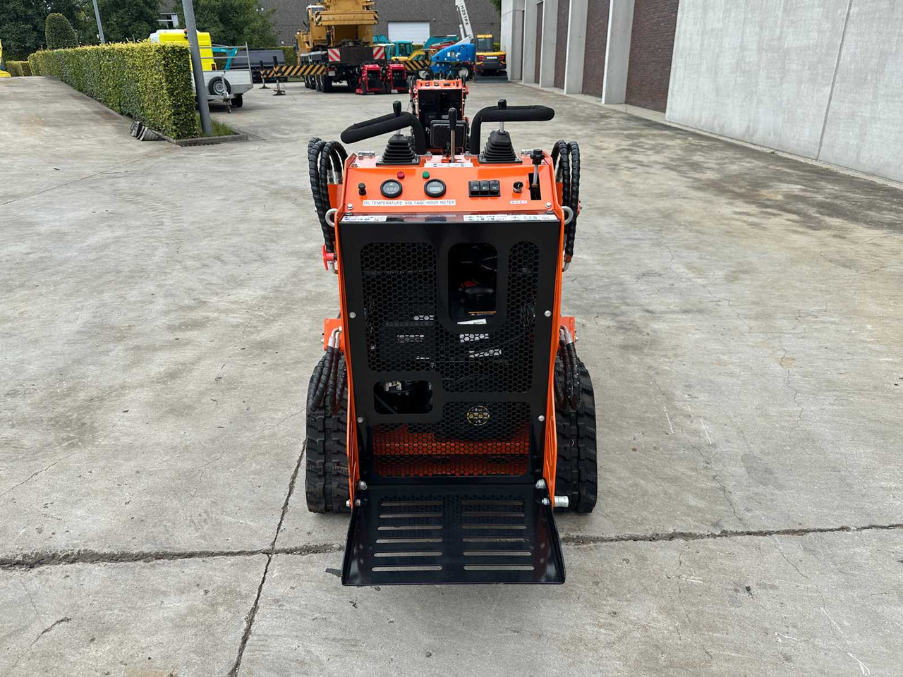 SDLOOL - 2025 - SL36C - SKID STEER LOADER - Kompakt lánctalpas rakodó: 5 kép. SDLOOL - 2025 - SL36C - SKID STEER LOADER - Kompakt lánctalpas rakodó: 5 kép.