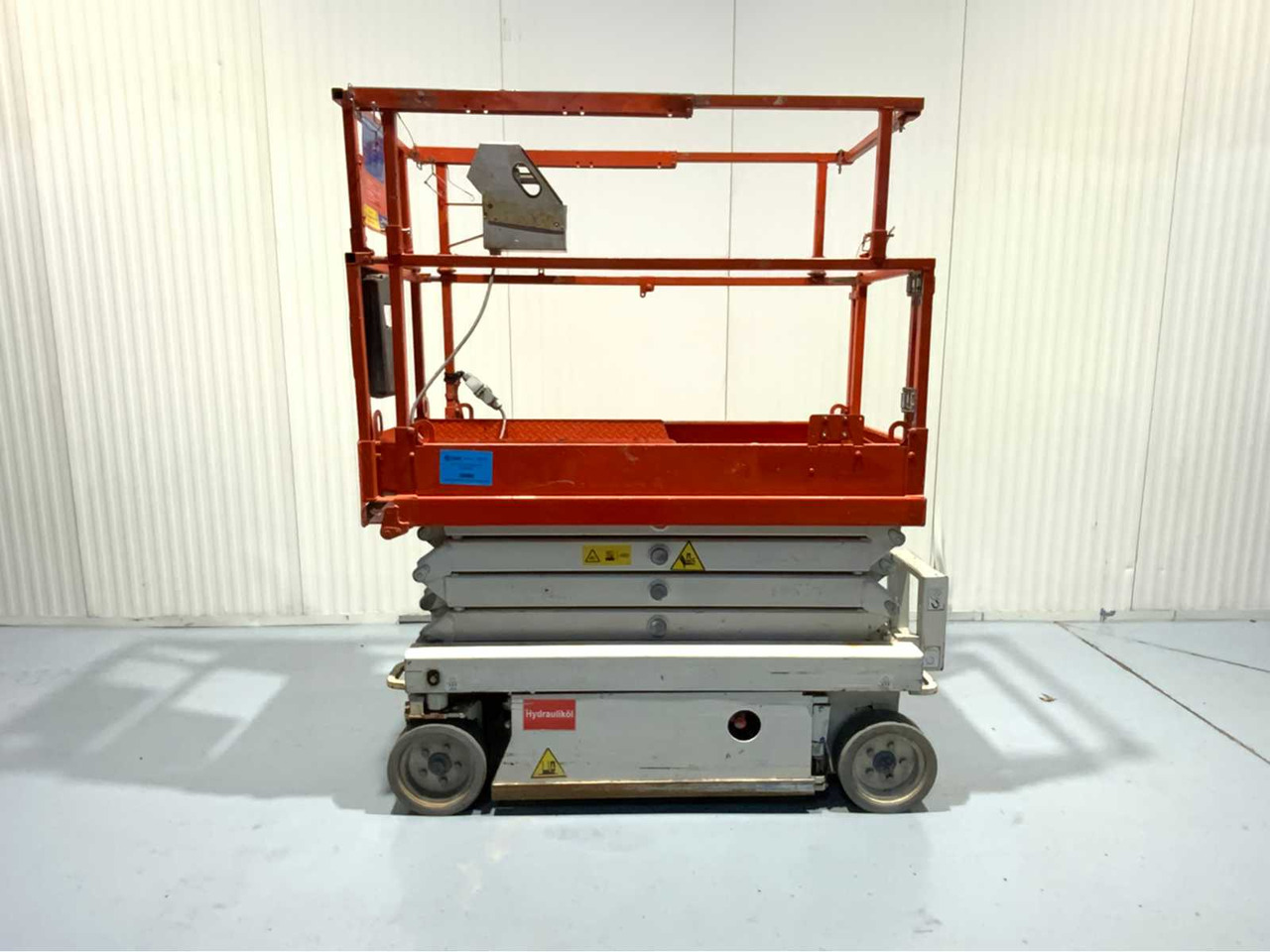 SKYJACK - SJIII3219 BJ. 2015 - AERIAL PLATFORM, WORKING HEIGHT 7.8M, 266 HOURS - Emelő: 2 kép. SKYJACK - SJIII3219 BJ. 2015 - AERIAL PLATFORM, WORKING HEIGHT 7.8M, 266 HOURS - Emelő: 2 kép.