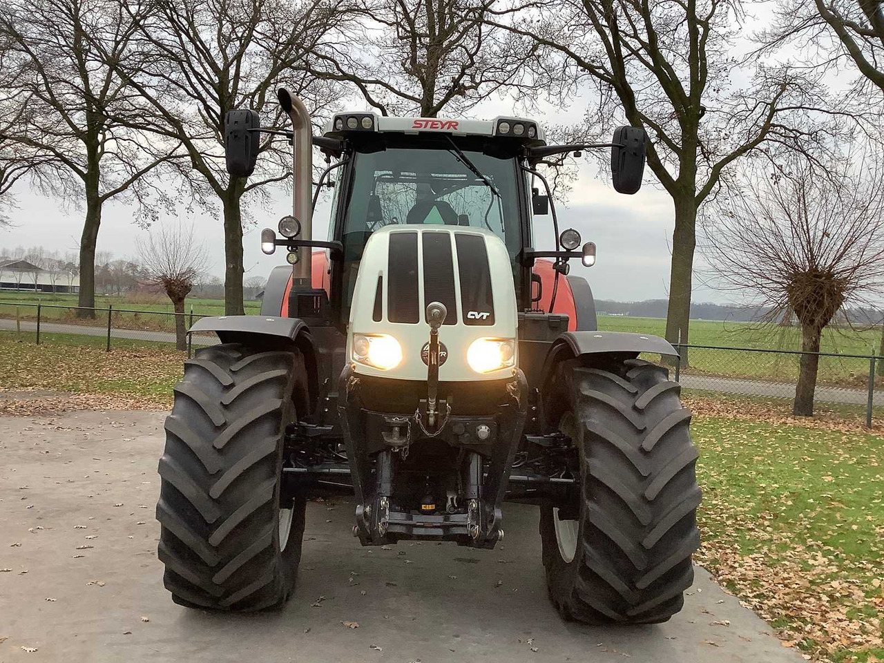 STEYR - 2016 - CVT 6240 - ALL-WHEEL DRIVE FARM TRACTOR - Traktor: 2 kép. STEYR - 2016 - CVT 6240 - ALL-WHEEL DRIVE FARM TRACTOR - Traktor: 2 kép.
