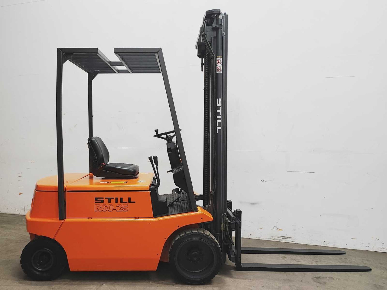 STILL - 1994 - R60-25 - FORKLIFT TRUCK - Villás targonca: 5 kép. STILL - 1994 - R60-25 - FORKLIFT TRUCK - Villás targonca: 5 kép.