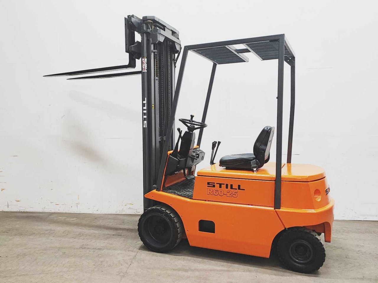 STILL - 1994 - R60-25 - FORKLIFT TRUCK - Villás targonca: 2 kép. STILL - 1994 - R60-25 - FORKLIFT TRUCK - Villás targonca: 2 kép.