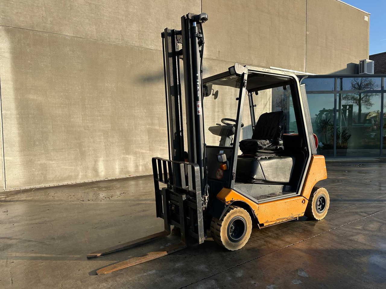 STILL - 2000 - R70-25T - FORKLIFT - Villás targonca: 1 kép. STILL - 2000 - R70-25T - FORKLIFT - Villás targonca: 1 kép.