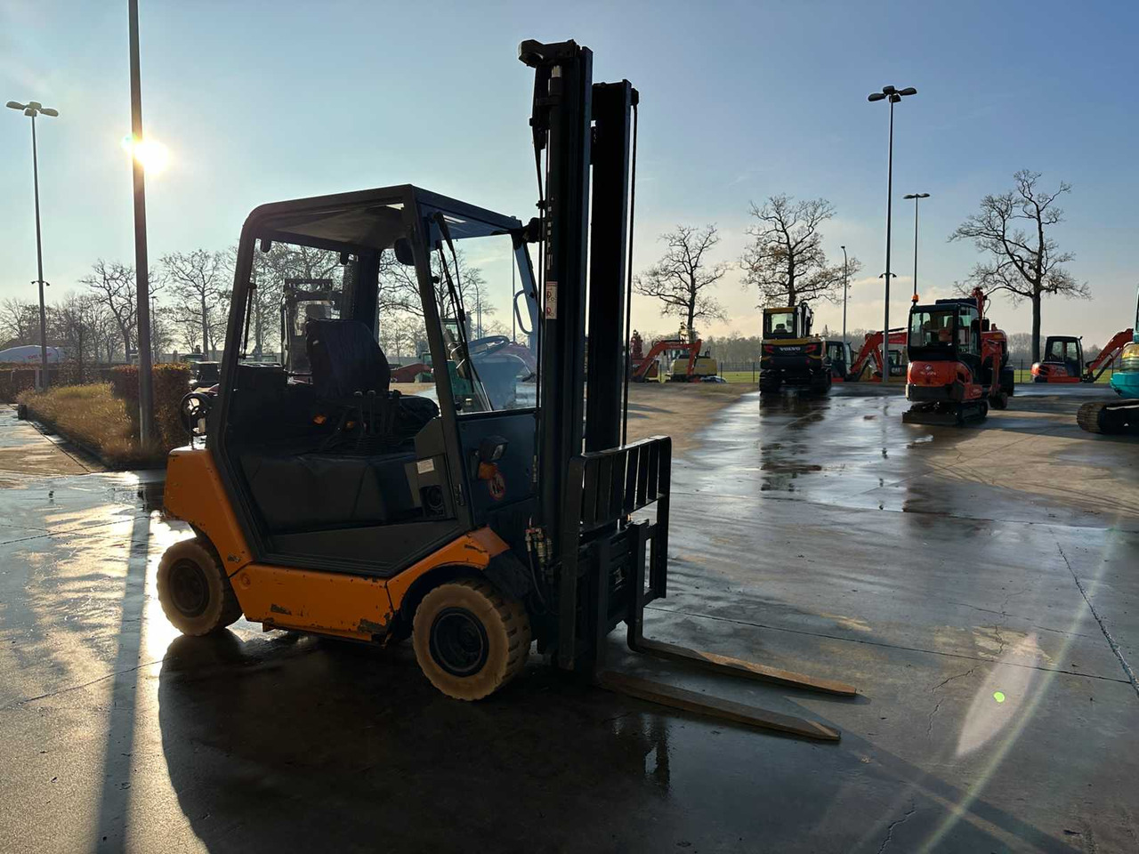 STILL - 2000 - R70-25T - FORKLIFT - Villás targonca: 3 kép. STILL - 2000 - R70-25T - FORKLIFT - Villás targonca: 3 kép.
