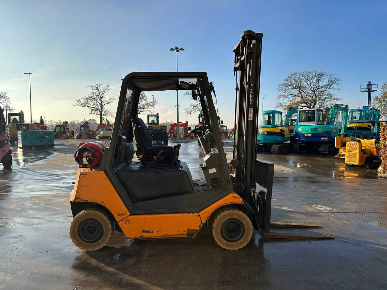 STILL - 2000 - R70-25T - FORKLIFT - Villás targonca: 4 kép. STILL - 2000 - R70-25T - FORKLIFT - Villás targonca: 4 kép.
