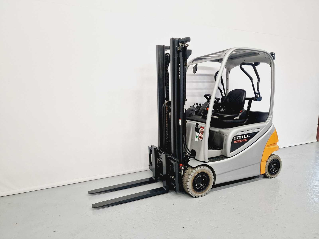 STILL - 2015 - RX20-20 - FORKLIFT - FREE-LIFT - SIDE-SHIFT, 4TH FUNCTION - Villás targonca: 1 kép. STILL - 2015 - RX20-20 - FORKLIFT - FREE-LIFT - SIDE-SHIFT, 4TH FUNCTION - Villás targonca: 1 kép.