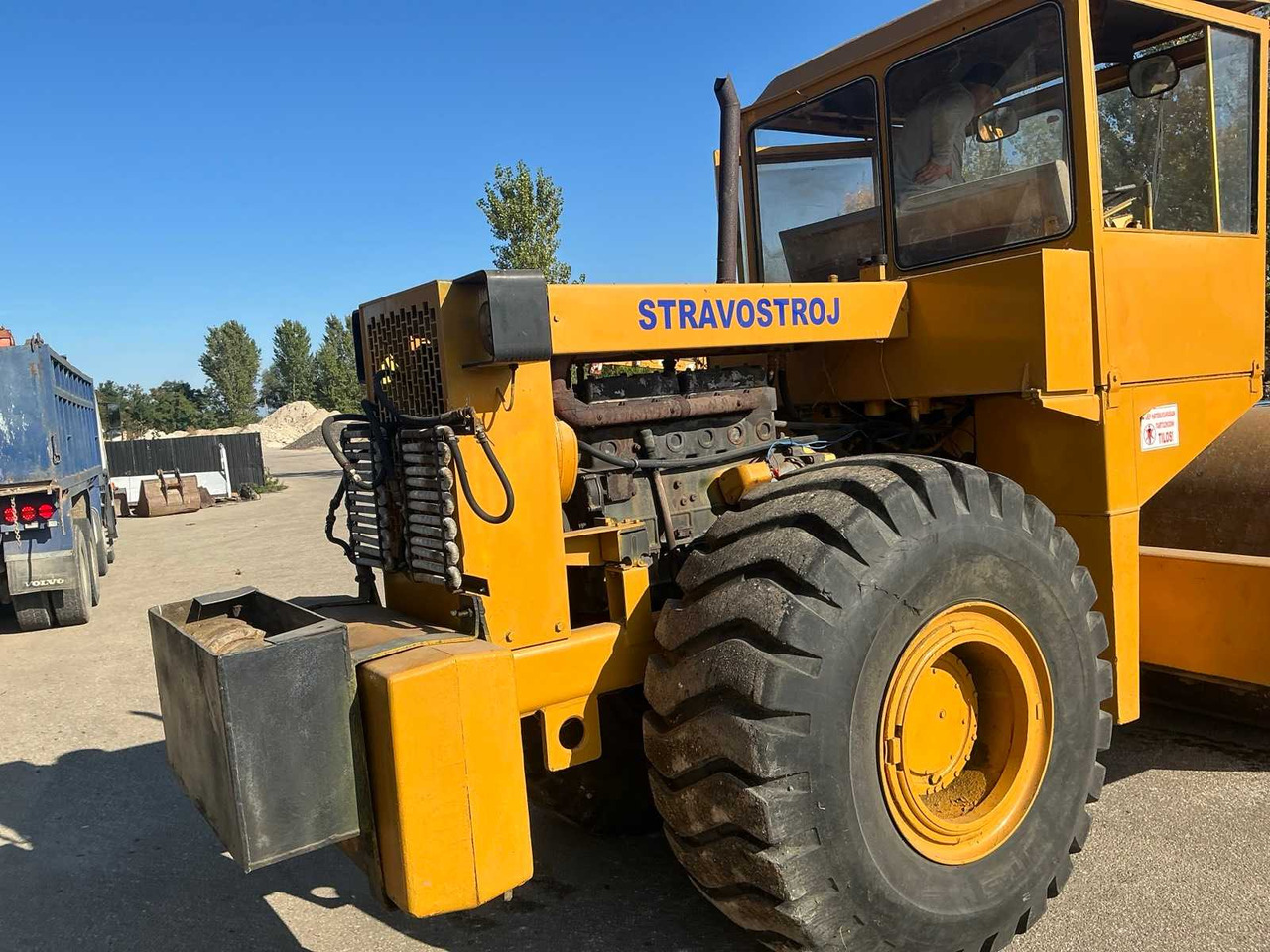 STRAVOSTROJ VV200 - Pneumatikus henger: 4 kép. STRAVOSTROJ VV200 - Pneumatikus henger: 4 kép.