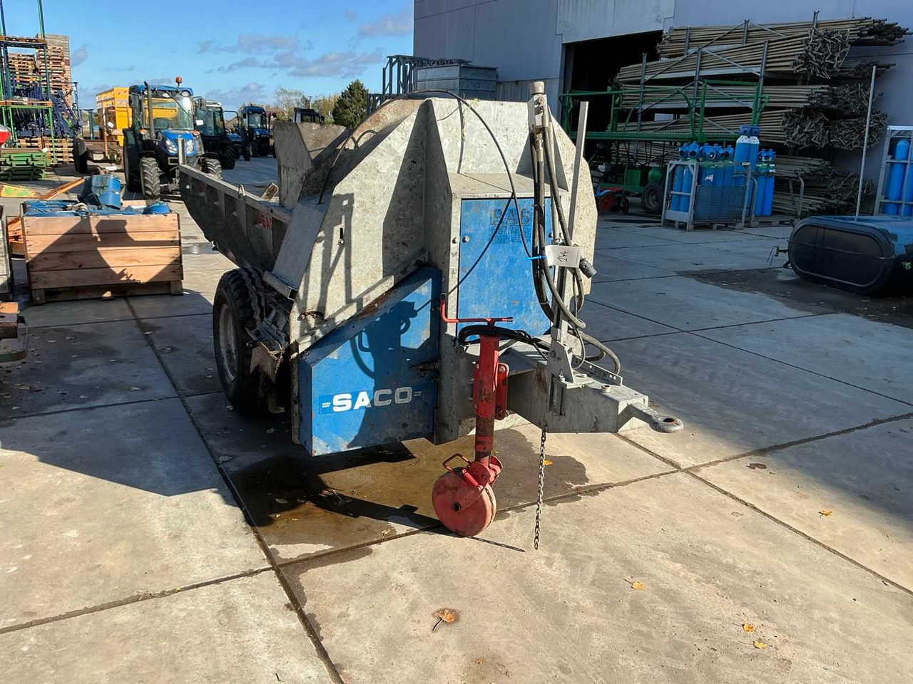 Saco 301SVAT - Szippantó tartálykocsi: 2 kép. Saco 301SVAT - Szippantó tartálykocsi: 2 kép.