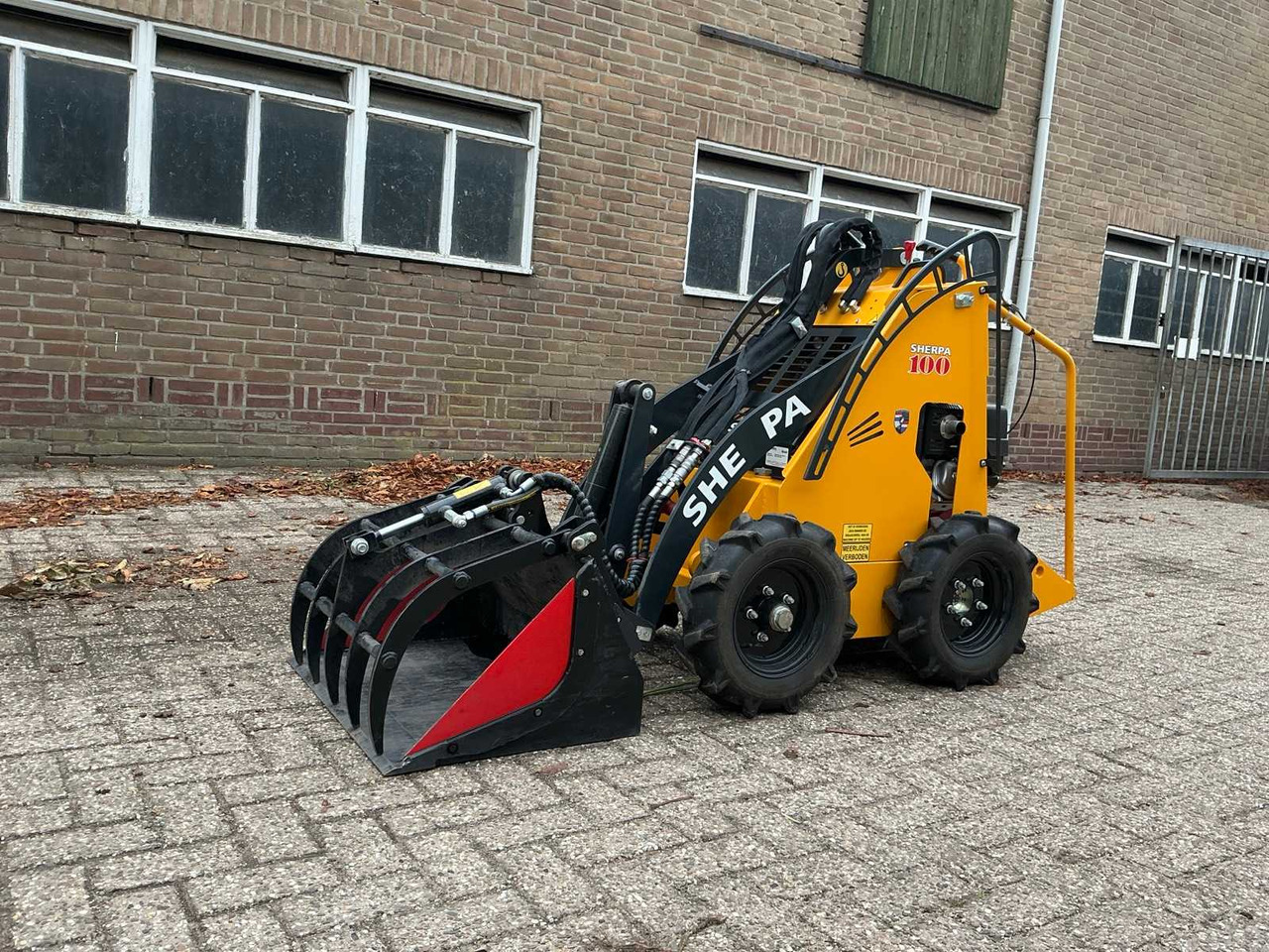 Sherpa 2023 SHERPA 100 MINI EXCAVATOR / LOADER - Minikotró: 1 kép. Sherpa 2023 SHERPA 100 MINI EXCAVATOR / LOADER - Minikotró: 1 kép.