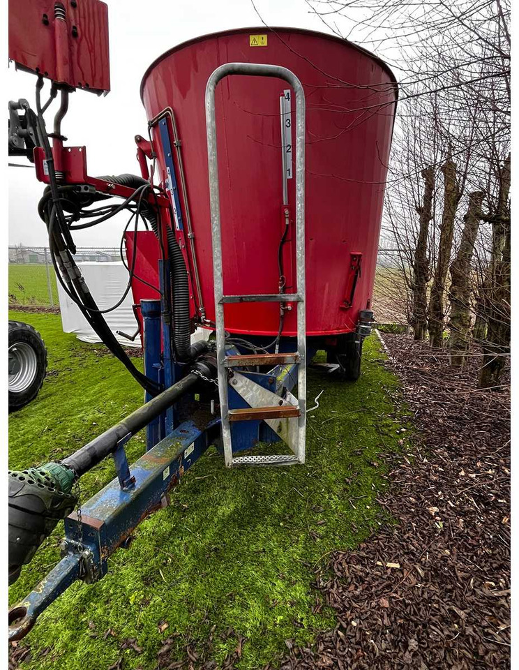 Siloking Duo 14 - Etetőkocsi: 3 kép. Siloking Duo 14 - Etetőkocsi: 3 kép.