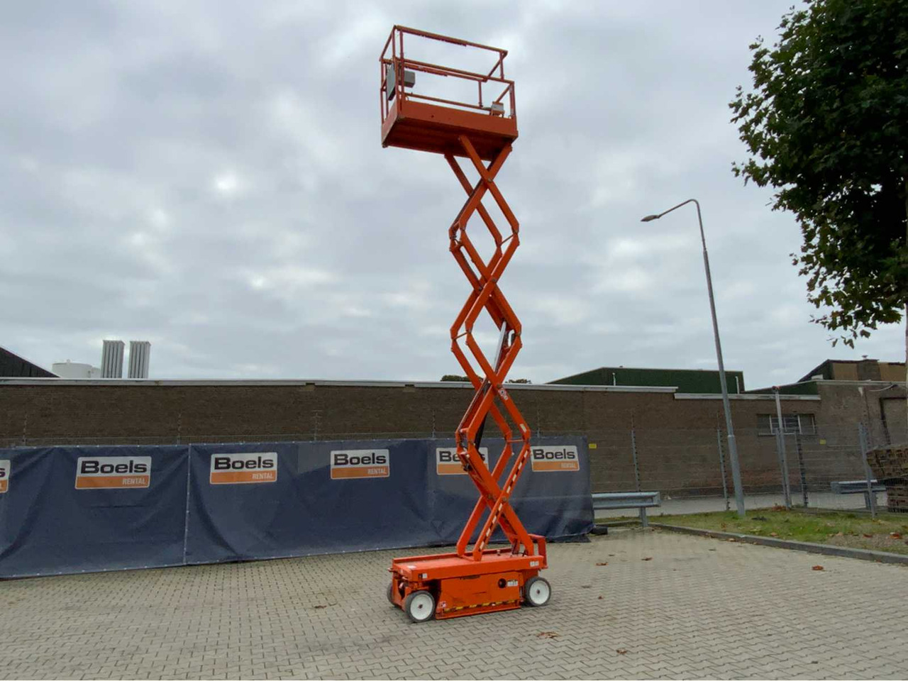 SkyJack SJ III 3219 - Emelő: 1 kép. SkyJack SJ III 3219 - Emelő: 1 kép.