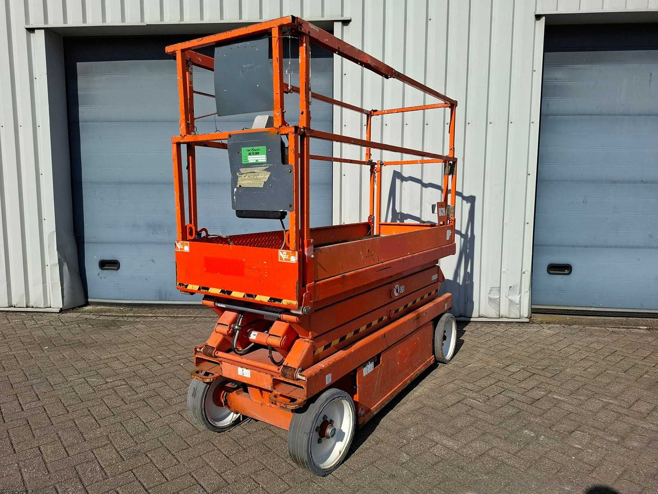 Skyjack SJ 3220 - Emelő: 1 kép. Skyjack SJ 3220 - Emelő: 1 kép.