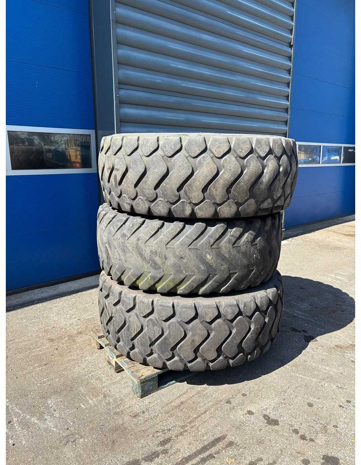 Sovel Wheels (3x) - Gumiabroncsok és felnik - Traktor: 2 kép. Sovel Wheels (3x) - Gumiabroncsok és felnik - Traktor: 2 kép.