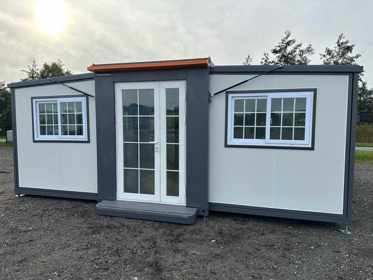 Stahlworks Compleet deluxe 19ft x 20ft - Konténerház: 3 kép. Stahlworks Compleet deluxe 19ft x 20ft - Konténerház: 3 kép.