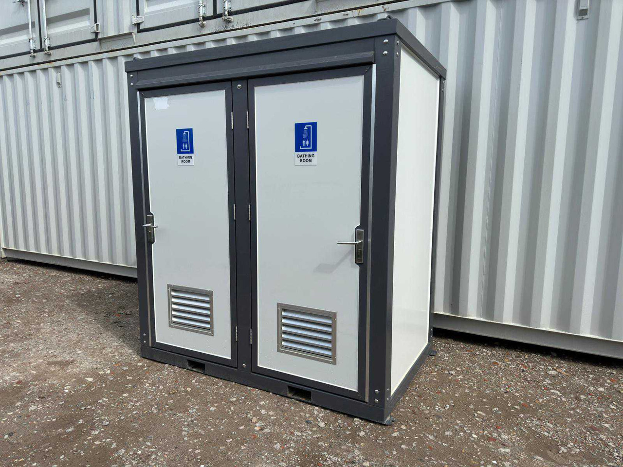 Stahlworks Double 2160x1300x2360 - Konténerház: 3 kép. Stahlworks Double 2160x1300x2360 - Konténerház: 3 kép.