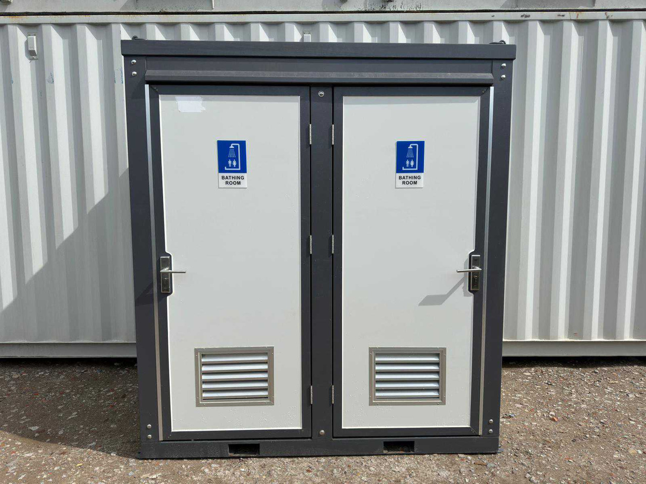 Stahlworks Double 2160x1300x2360 - Konténerház: 1 kép. Stahlworks Double 2160x1300x2360 - Konténerház: 1 kép.