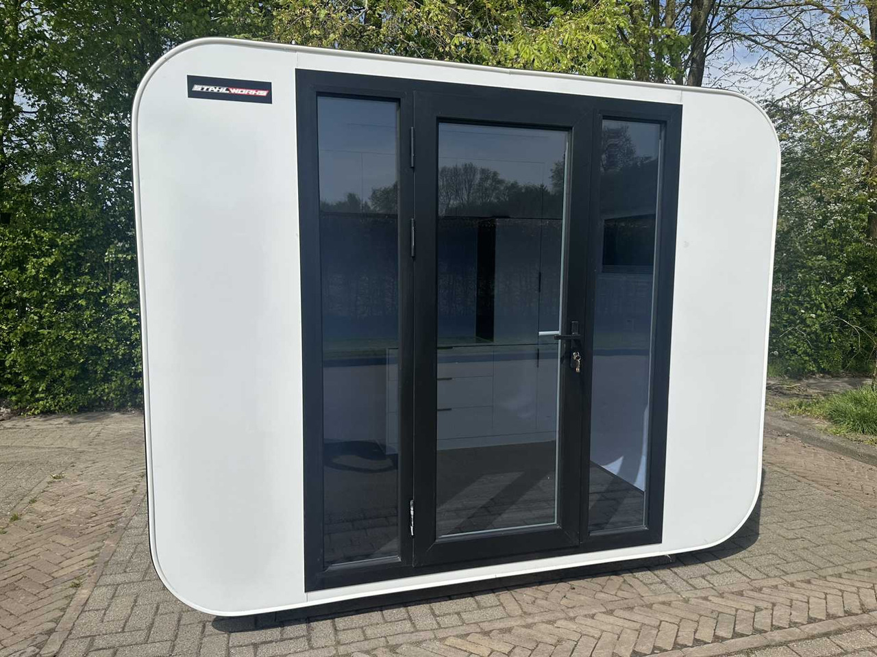 Stahlworks Eco 3000 - Konténerház: 1 kép. Stahlworks Eco 3000 - Konténerház: 1 kép.