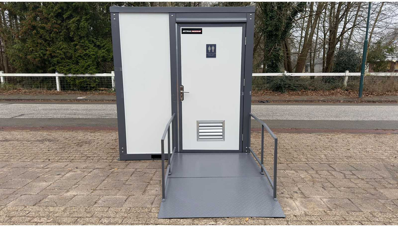 Stahlworks Gehandicapte - Konténerház: 1 kép. Stahlworks Gehandicapte - Konténerház: 1 kép.