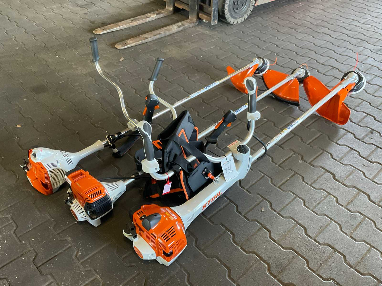 Stihl - Erdészeti mulcsozó: 2 kép. Stihl - Erdészeti mulcsozó: 2 kép.