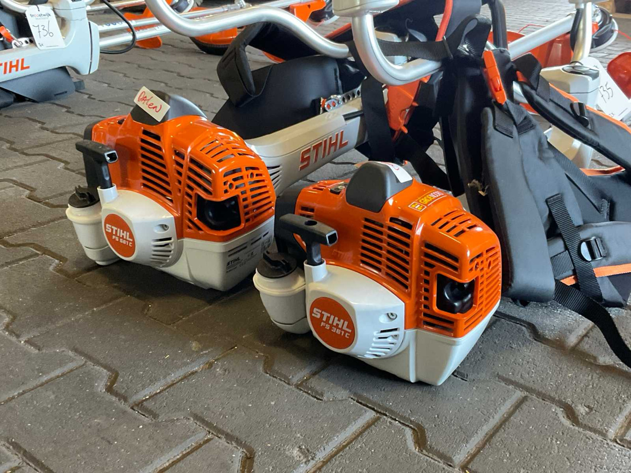 Stihl - Erdészeti mulcsozó: 5 kép. Stihl - Erdészeti mulcsozó: 5 kép.