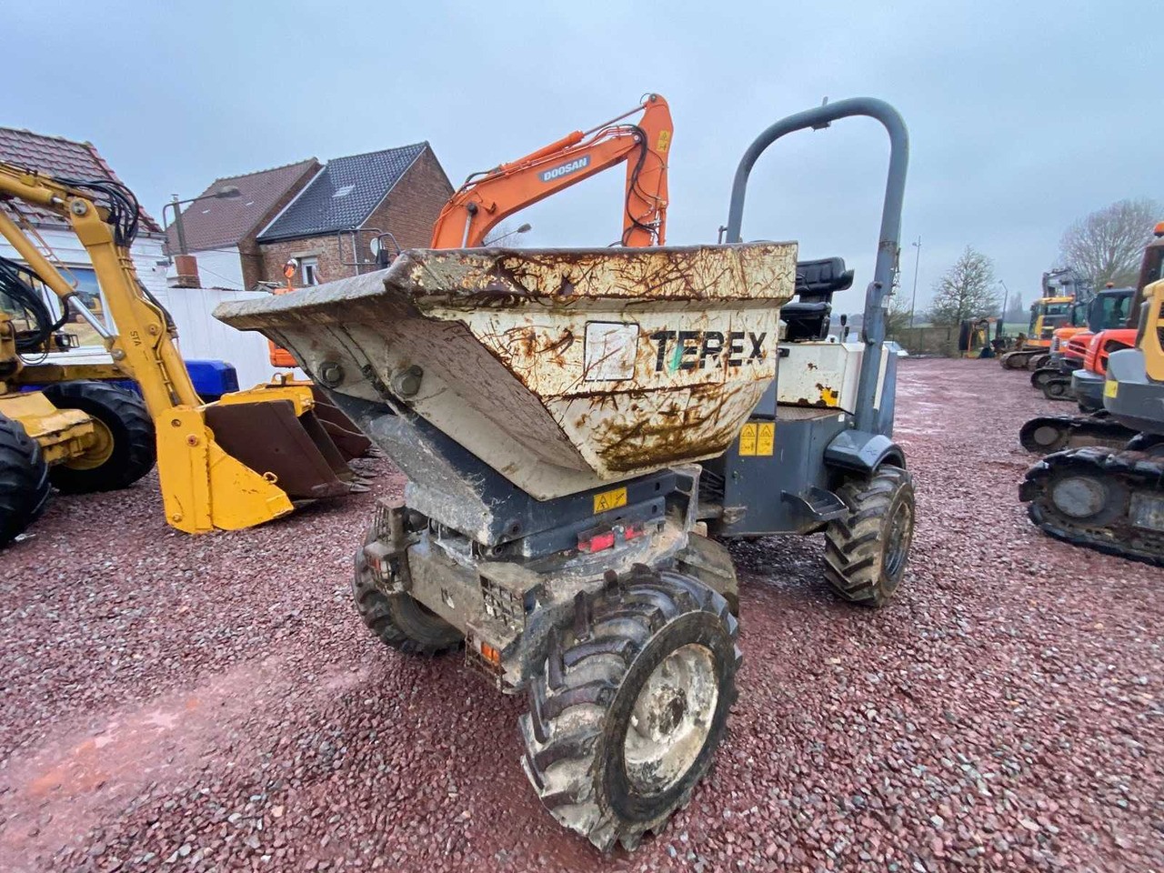 TEREX TA2 SEH 2 TON ARTICULATED DUMPER - Minidömper: 3 kép. TEREX TA2 SEH 2 TON ARTICULATED DUMPER - Minidömper: 3 kép.