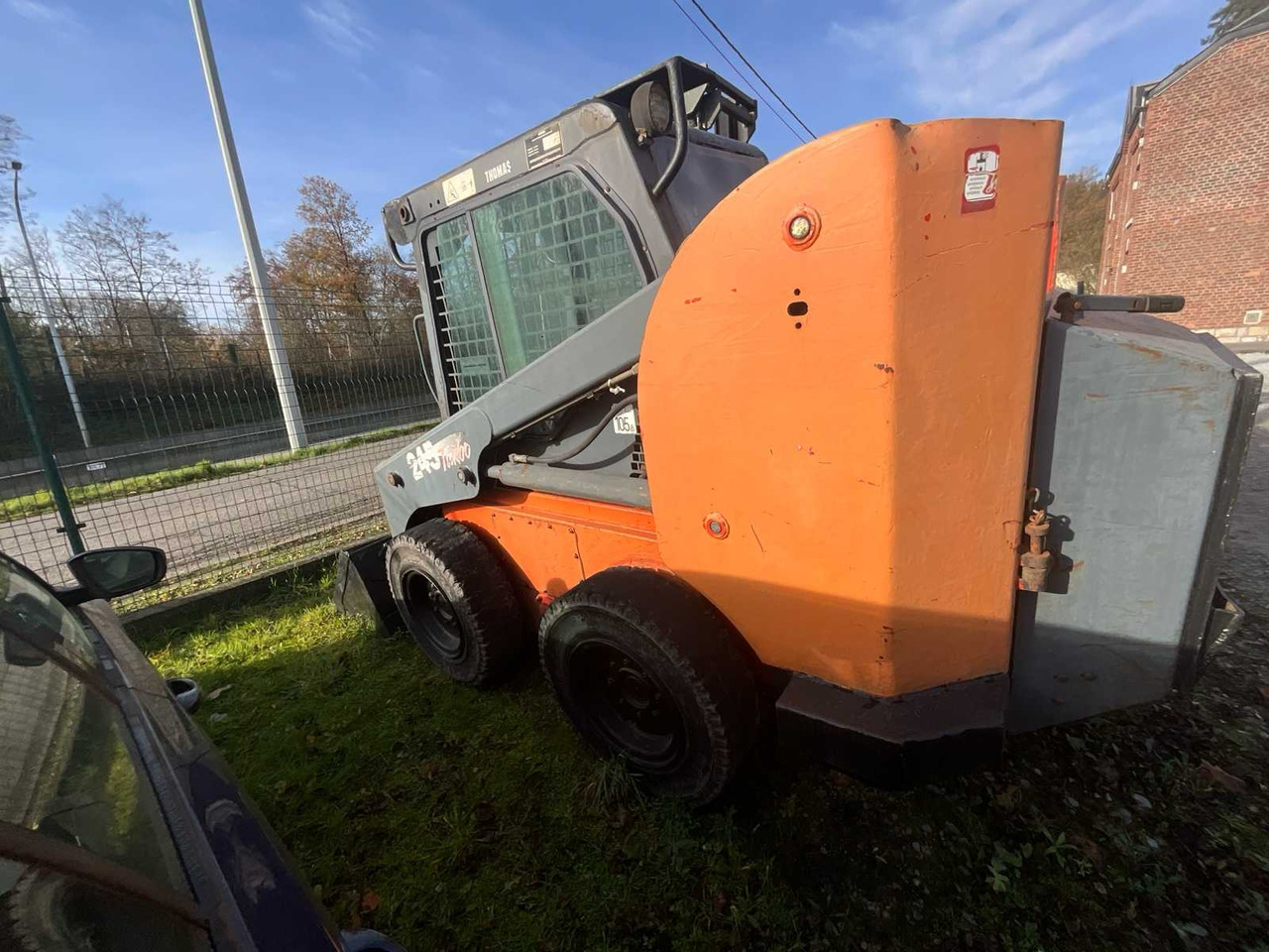 THOMAS 245 TURBO SKID STEER LOADER - Kompakt lánctalpas rakodó: 3 kép. THOMAS 245 TURBO SKID STEER LOADER - Kompakt lánctalpas rakodó: 3 kép.