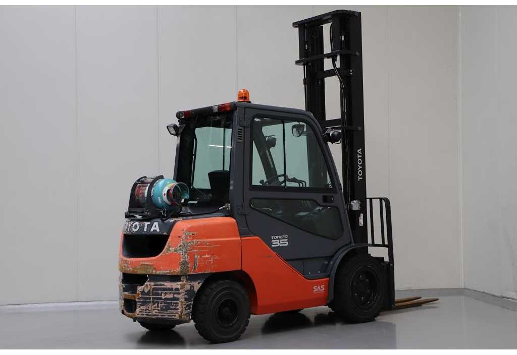 TOYOTA - 02-8FGJF35 - FORKLIFT, SIDESHIFT, 2015, 5M - Villás targonca: 4 kép. TOYOTA - 02-8FGJF35 - FORKLIFT, SIDESHIFT, 2015, 5M - Villás targonca: 4 kép.