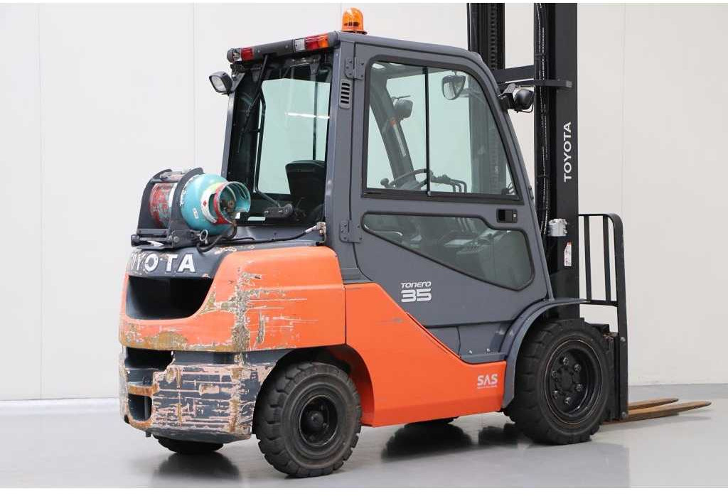 TOYOTA - 02-8FGJF35 - FORKLIFT, SIDESHIFT, 2015, 5M - Villás targonca: 3 kép. TOYOTA - 02-8FGJF35 - FORKLIFT, SIDESHIFT, 2015, 5M - Villás targonca: 3 kép.