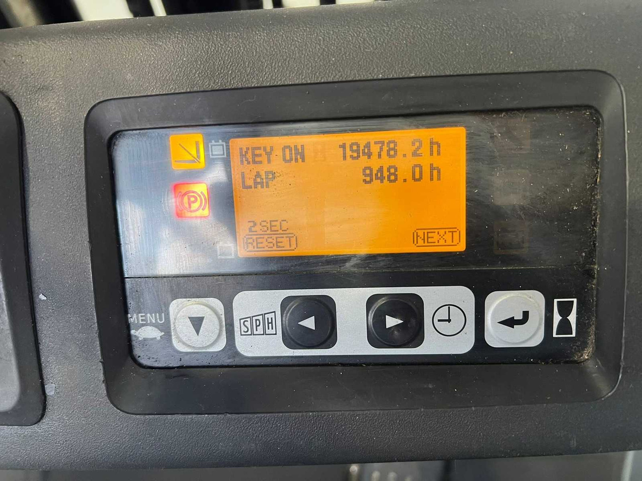 TOYOTA - 2015 - 8FBET15 - FORKLIFT TRUCK - Villás targonca: 3 kép. TOYOTA - 2015 - 8FBET15 - FORKLIFT TRUCK - Villás targonca: 3 kép.