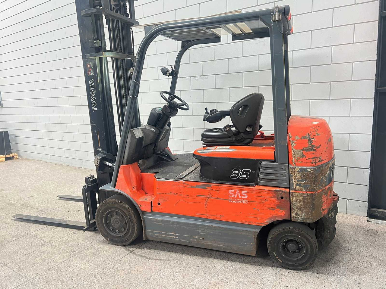 TOYOTA - 7FBMF35 - FORKLIFT - SIDE-SHIFT - FORK POSITIONER - Villás targonca: 5 kép. TOYOTA - 7FBMF35 - FORKLIFT - SIDE-SHIFT - FORK POSITIONER - Villás targonca: 5 kép.