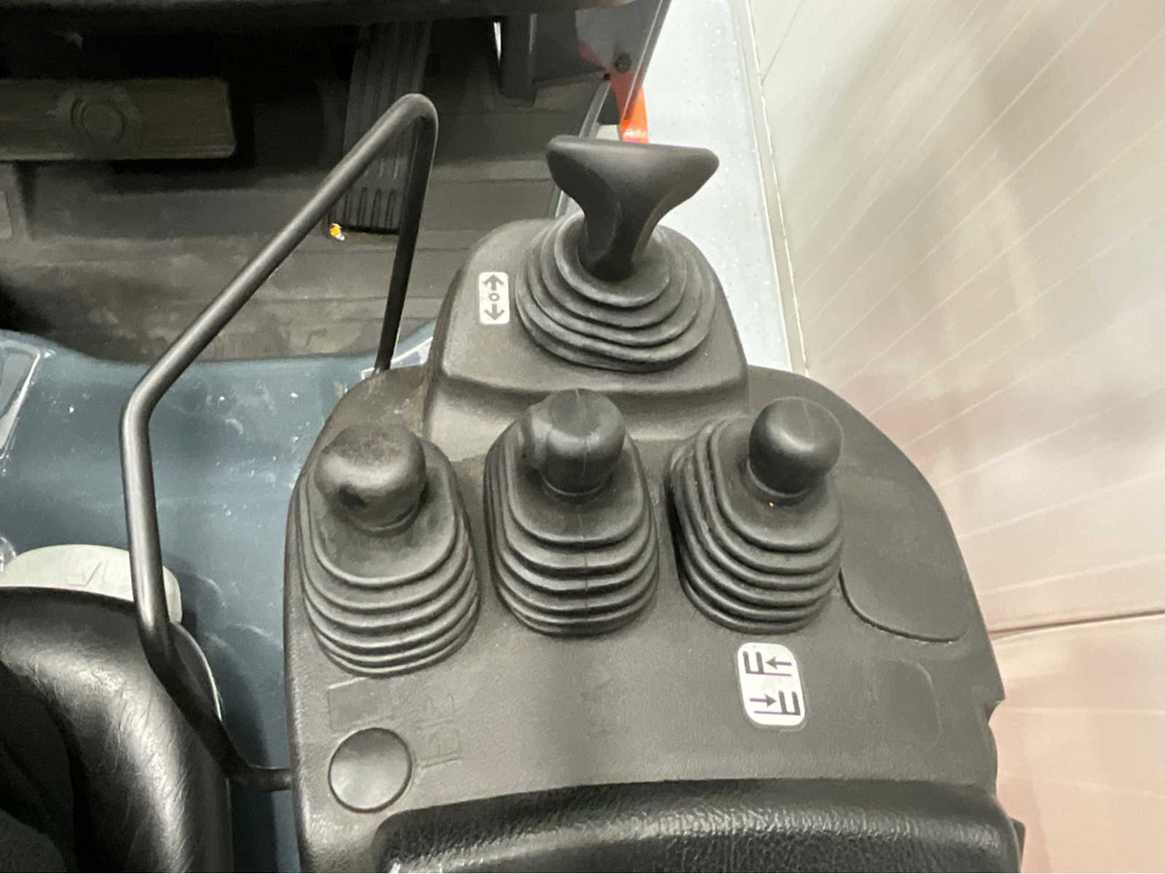 Villás targonca TOYOTA - 8FBE16T - FORKLIFT YEAR OF MANUFACTURE 2019- SPOONS 160CM - 7325 HOURS - SIDE-SHIFT: 12 kép. Villás targonca TOYOTA - 8FBE16T - FORKLIFT YEAR OF MANUFACTURE 2019- SPOONS 160CM - 7325 HOURS - SIDE-SHIFT: 12 kép.