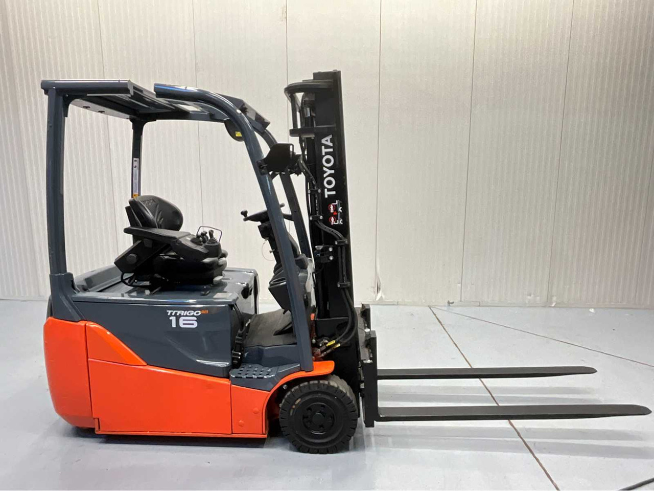 Villás targonca TOYOTA - 8FBE16T - FORKLIFT YEAR OF MANUFACTURE 2019- SPOONS 160CM - 7325 HOURS - SIDE-SHIFT: 7 kép. Villás targonca TOYOTA - 8FBE16T - FORKLIFT YEAR OF MANUFACTURE 2019- SPOONS 160CM - 7325 HOURS - SIDE-SHIFT: 7 kép.