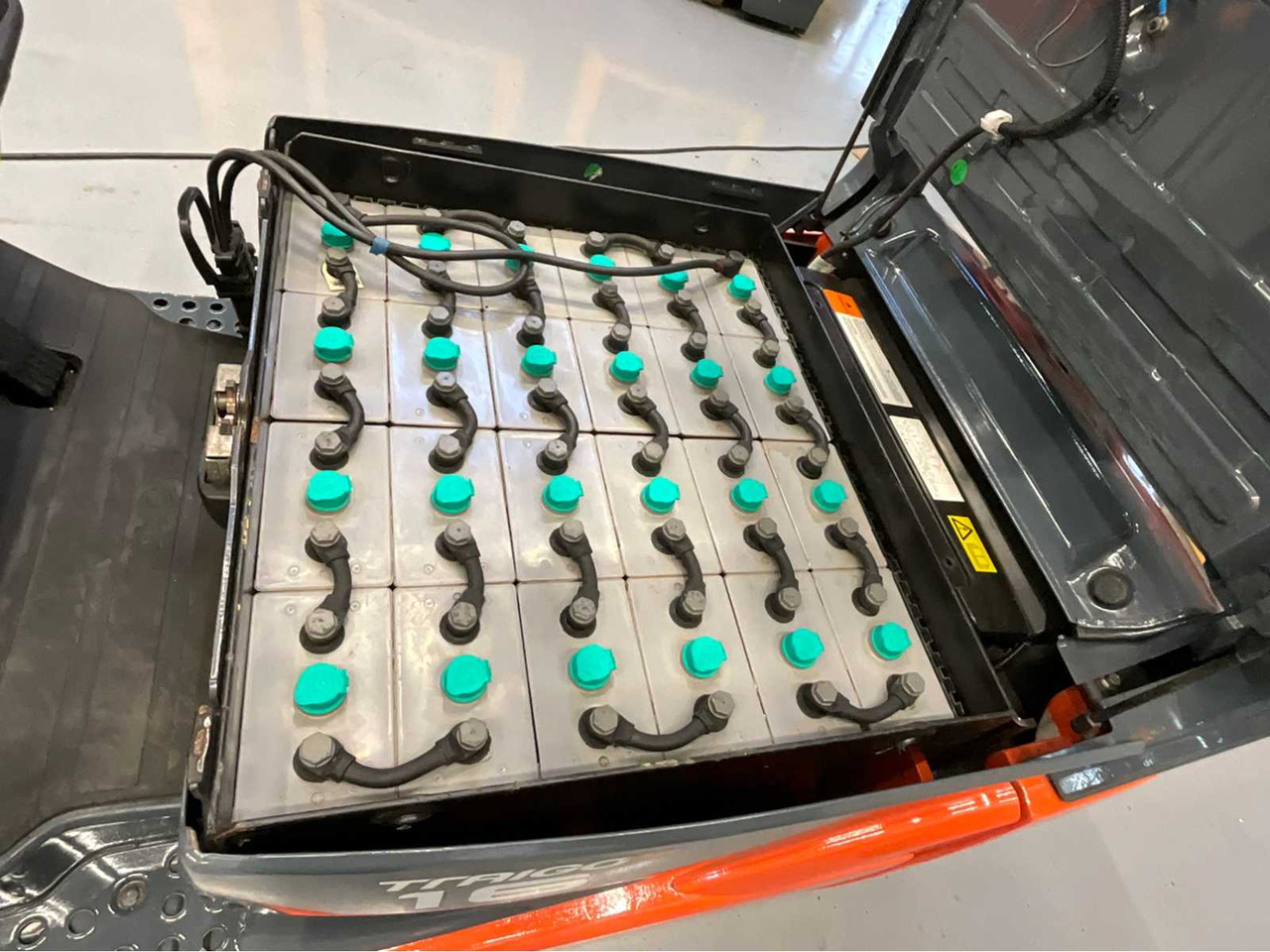 Villás targonca TOYOTA - 8FBE16T - FORKLIFT YEAR OF MANUFACTURE 2019- SPOONS 160CM - 7325 HOURS - SIDE-SHIFT: 18 kép. Villás targonca TOYOTA - 8FBE16T - FORKLIFT YEAR OF MANUFACTURE 2019- SPOONS 160CM - 7325 HOURS - SIDE-SHIFT: 18 kép.