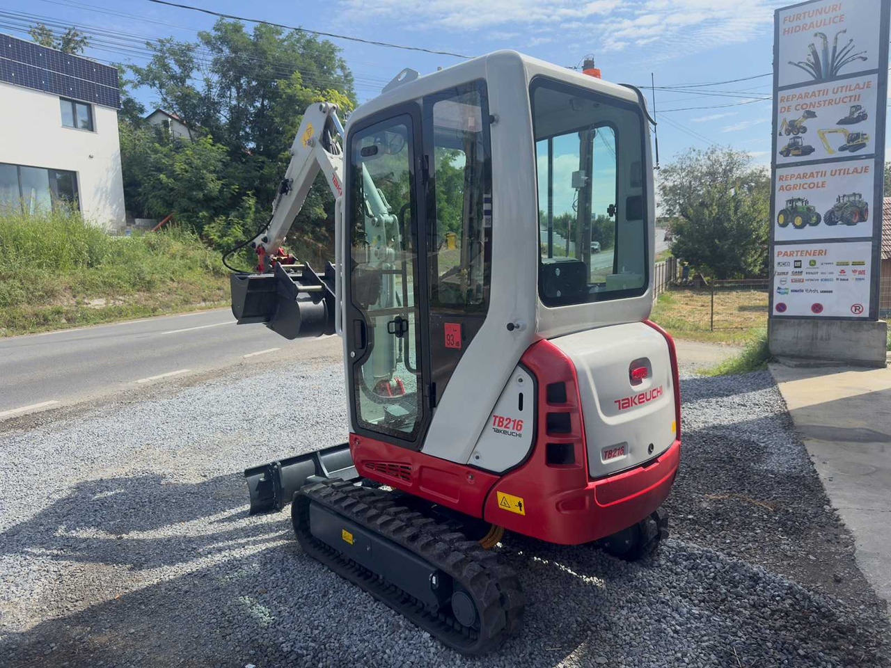 Takeuchi TB 216 - Minikotró: 2 kép. Takeuchi TB 216 - Minikotró: 2 kép.
