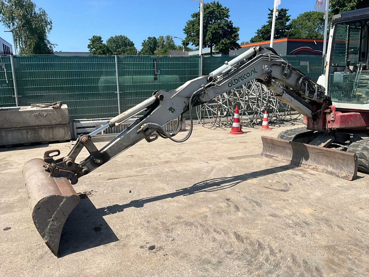 Takeuchi TB138FR - Minikotró: 5 kép. Takeuchi TB138FR - Minikotró: 5 kép.