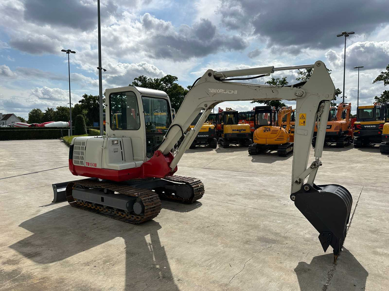 Takeuchi TB150C - Lánctalpas kotró: 3 kép. Takeuchi TB150C - Lánctalpas kotró: 3 kép.