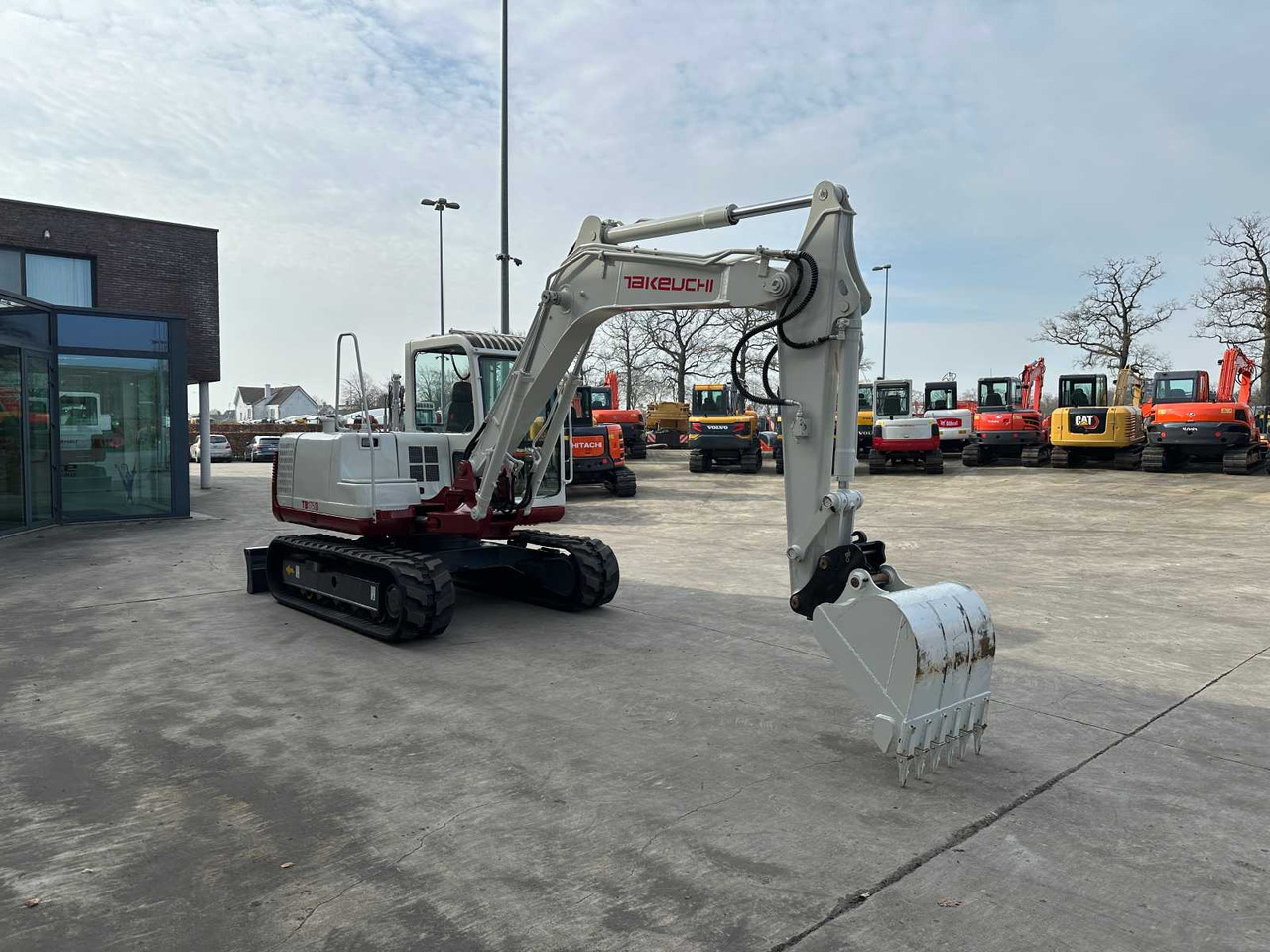Takeuchi TB175C - Lánctalpas kotró: 3 kép. Takeuchi TB175C - Lánctalpas kotró: 3 kép.