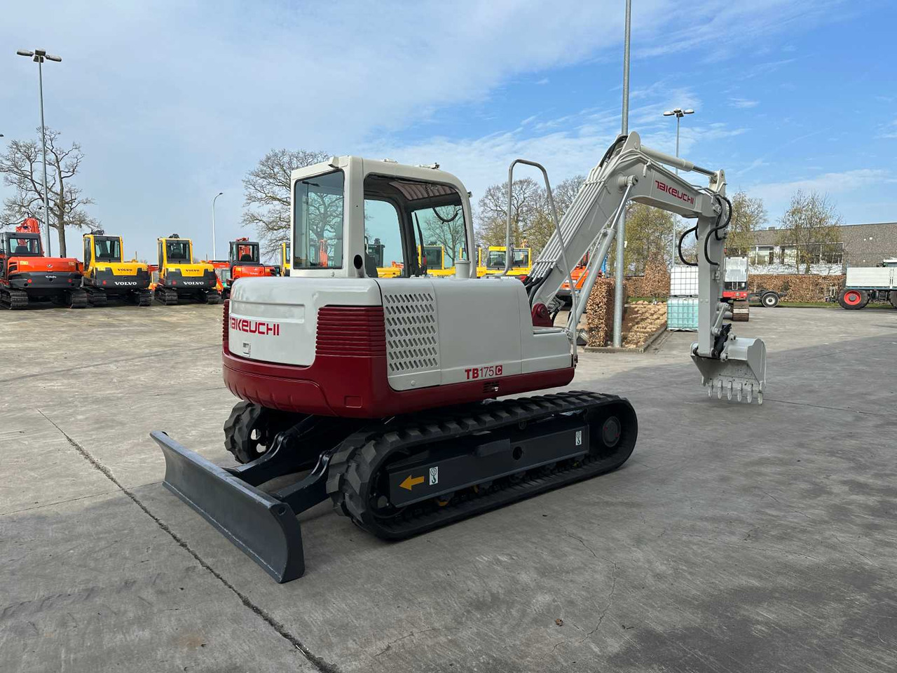 Takeuchi TB175C - Lánctalpas kotró: 4 kép. Takeuchi TB175C - Lánctalpas kotró: 4 kép.